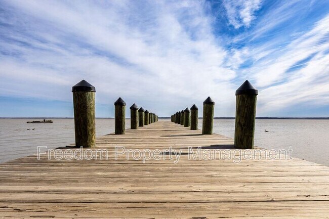 Building Photo - 2425 Morgans Point Dr