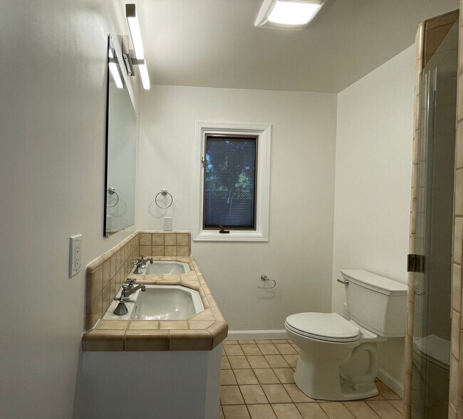 Building Photo - Palo Alto Midtown Updated 4BR Home w/ Spacious Yard