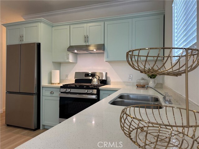 Building Photo - 956 E 43rd St