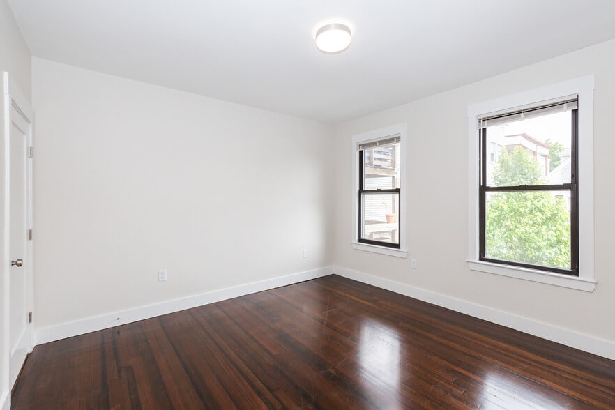 Building Photo - 20 Clary St