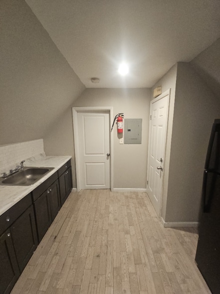 Building Photo - 318 Grove St