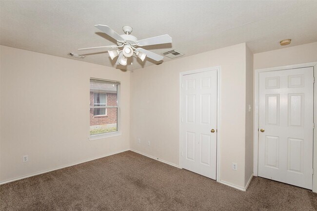 Building Photo - 5008 Blanco Dr