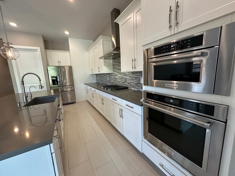 Building Photo - 1140 E Cherrywood Pl