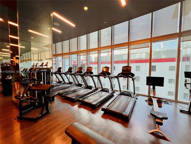 Building Photo - 851 NE 1st Ave