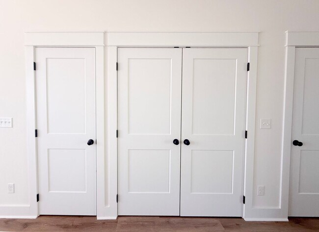 Building Photo - Tristan Style 3-Bedroom w/ Flex Room + Summer Special