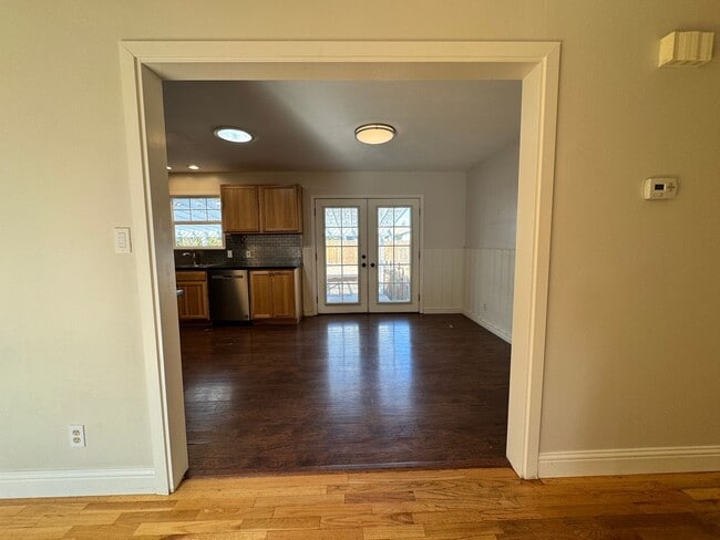 Building Photo - FOR RENT: UNFURNISHED: - Super Sweet Cottage style home in Midtown Bend.