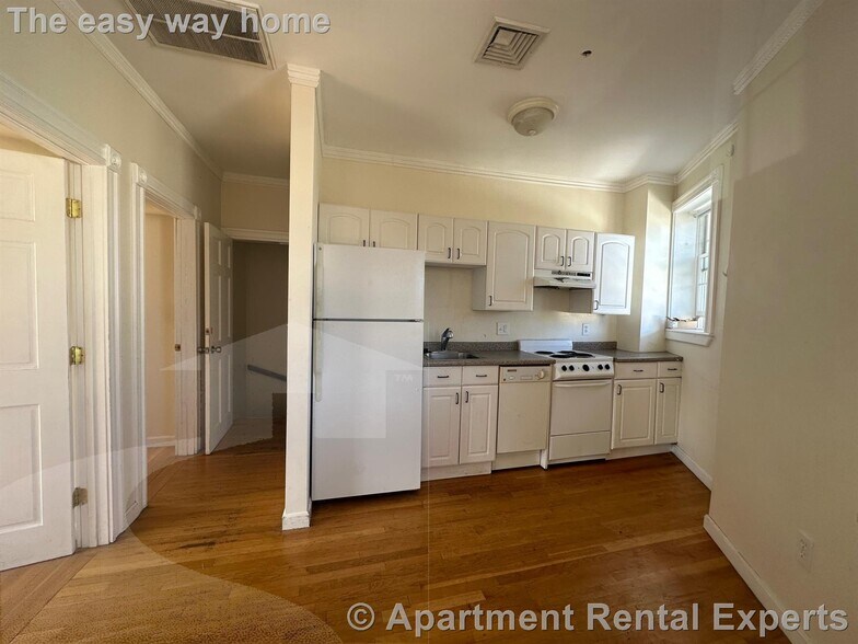 Building Photo - 4 Bishop Allen Dr