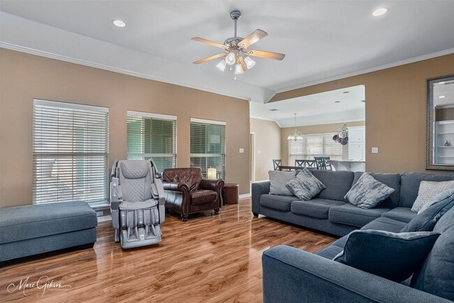 Building Photo - 3303 Colonial Dr