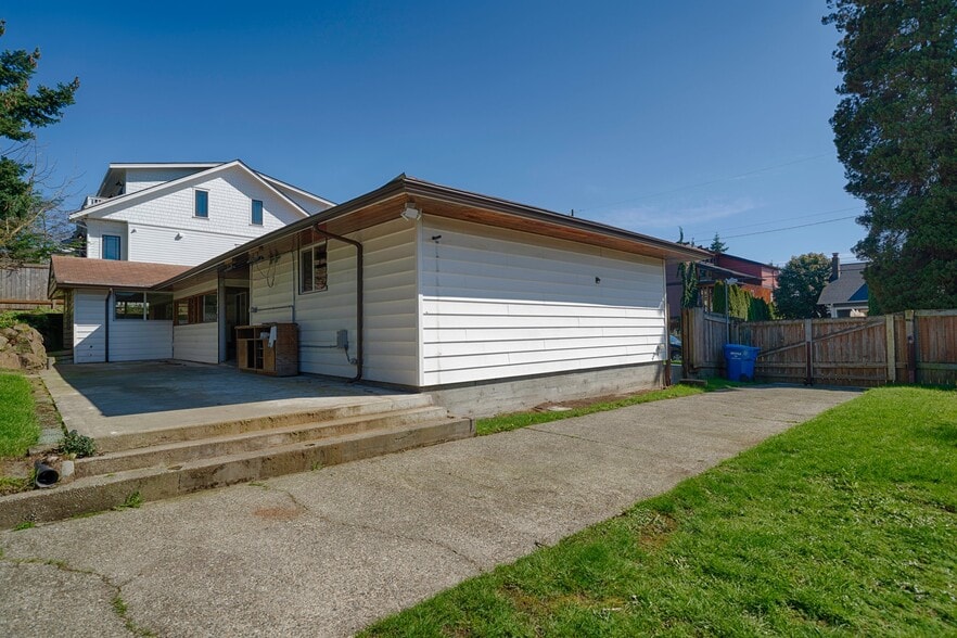 Building Photo - 540 N 83rd St