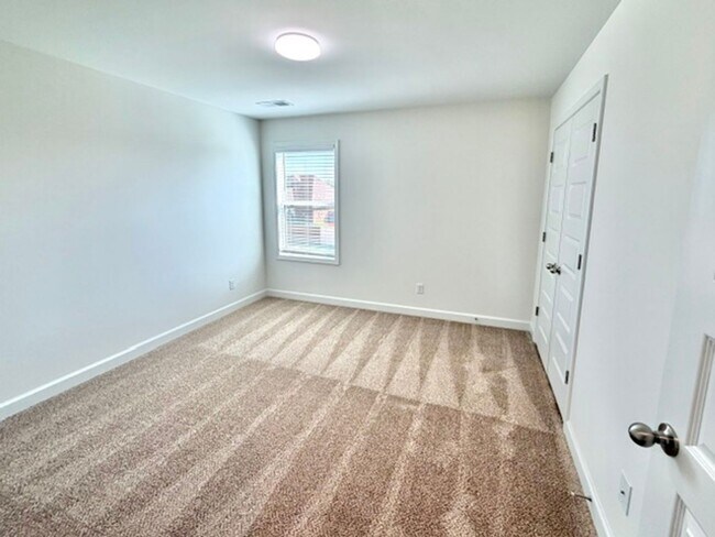 Building Photo - 105 Summer Rose Ln