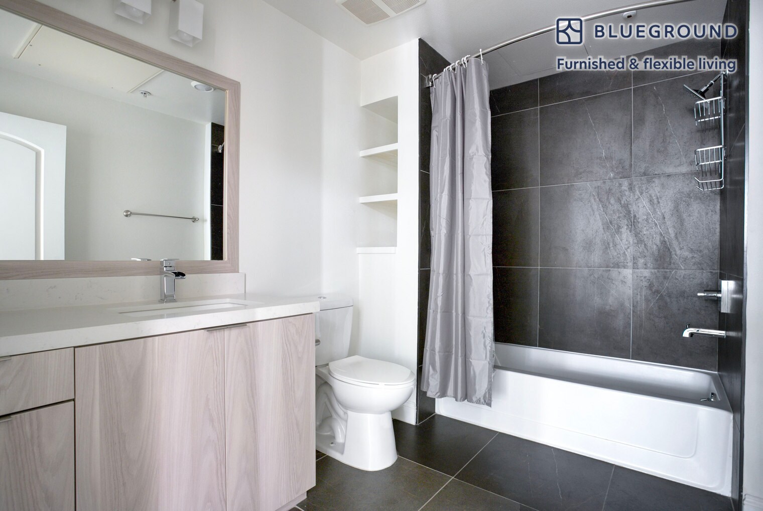 Building Photo - 5710 Crescent Prk E