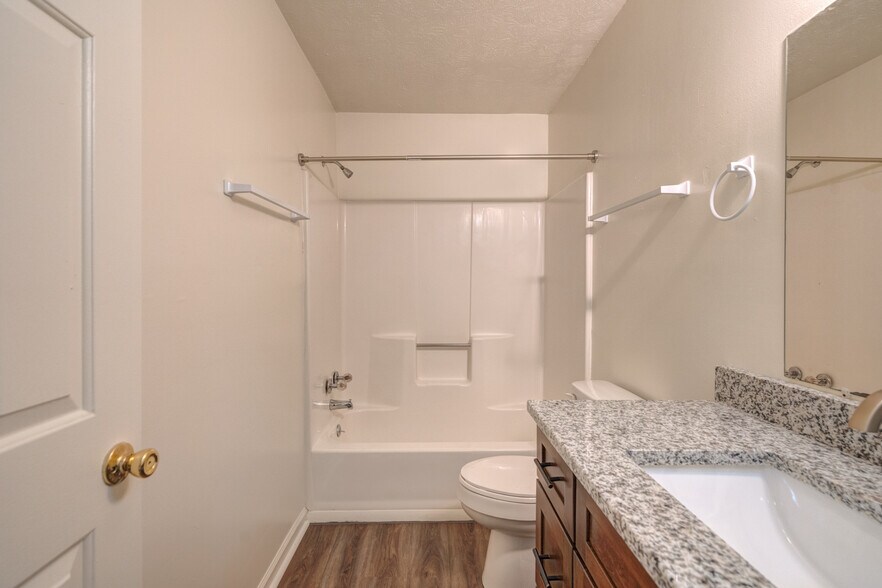 Building Photo - 135 Clover Valley Cir