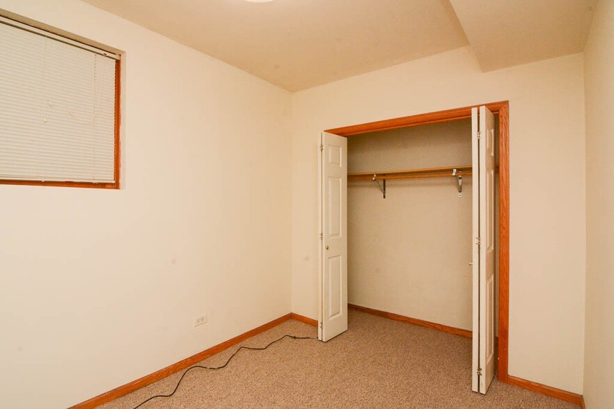 Building Photo - 920 N Paulina St