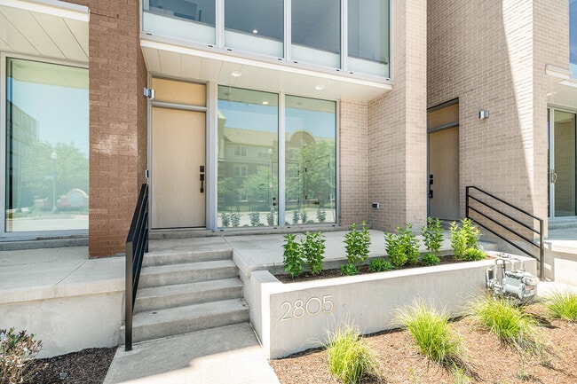 Building Photo - 2805 Brush St