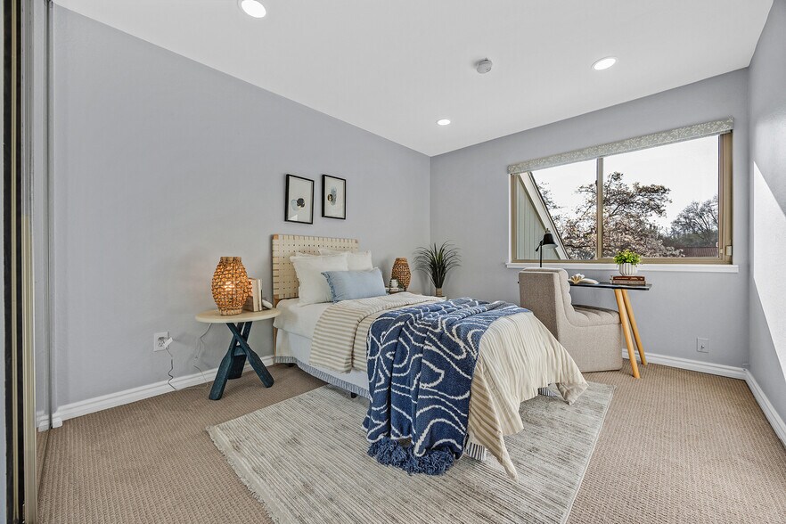 Building Photo - 7551 Maywood Dr