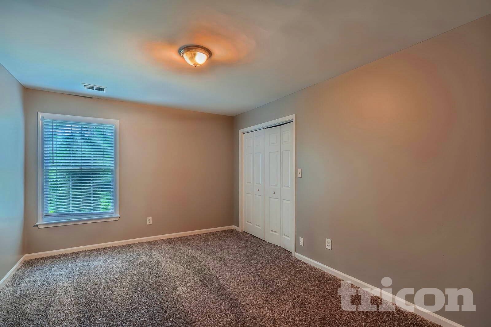 Building Photo - 2200 Sugarbirch Dr