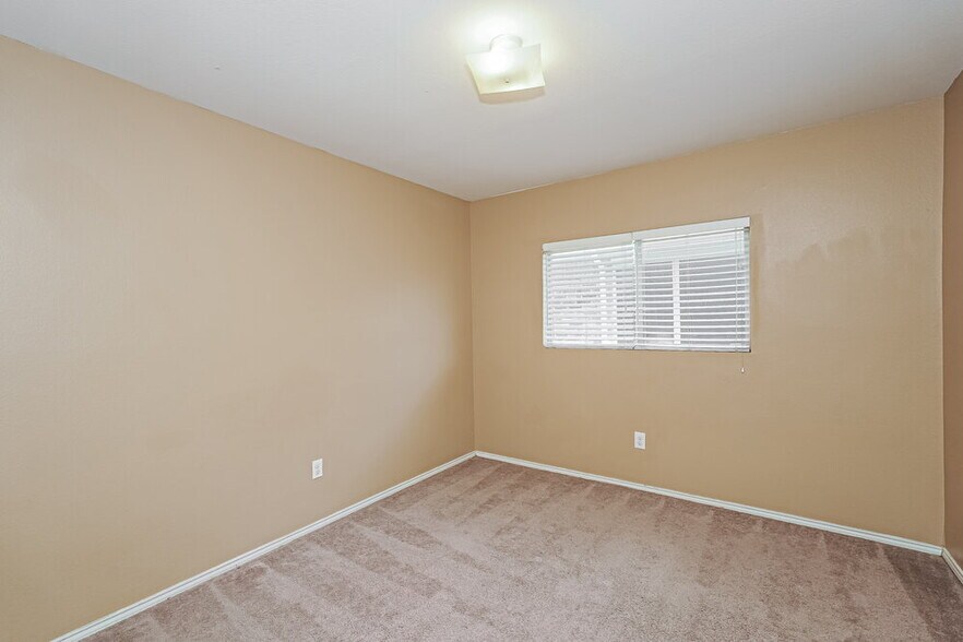 Building Photo - 10001 Chrysalis Dr