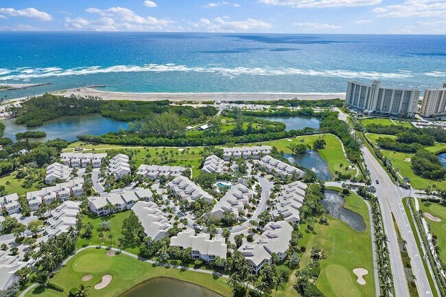 Building Photo - 2905 Fairway Dr N