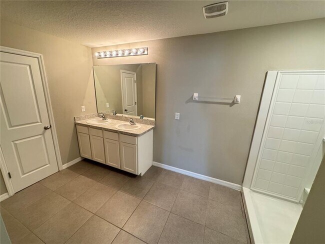 Building Photo - 2327 Ashberry Ridge Dr