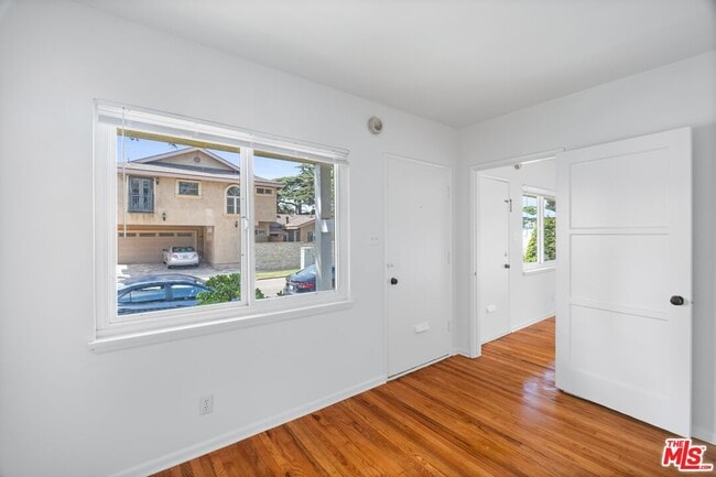 Building Photo - 9620 Braddock Dr