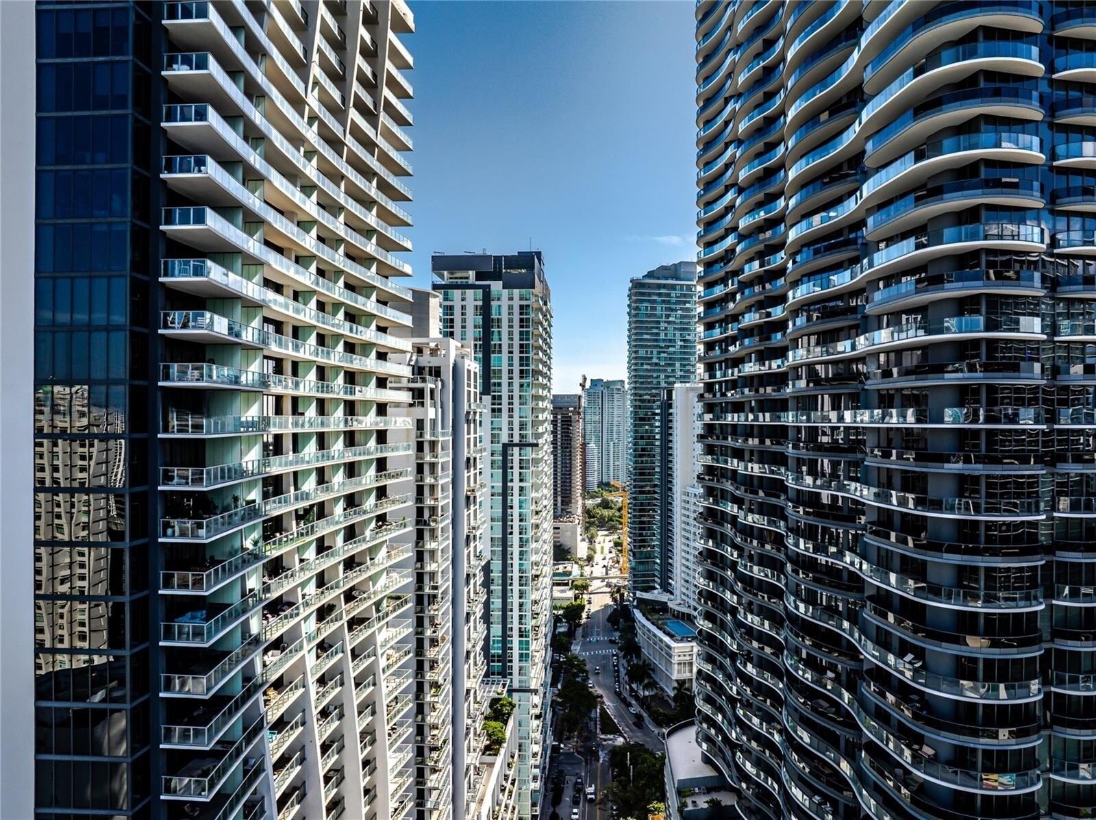 Building Photo - 1010 Brickell Ave