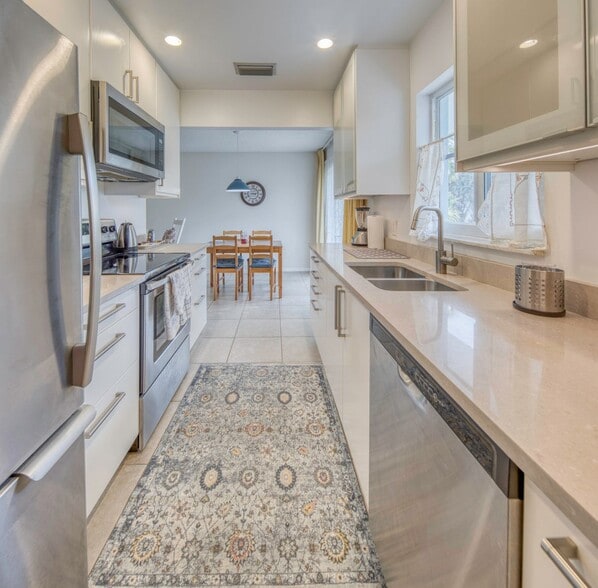 Building Photo - 32 S Ocean Breeze