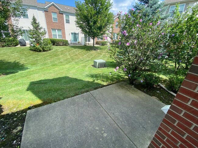 Building Photo - 10S401 Carrington Cir