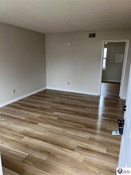 Building Photo - 1420 Hill St