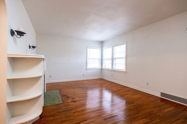 Building Photo - 619 N Glendale St