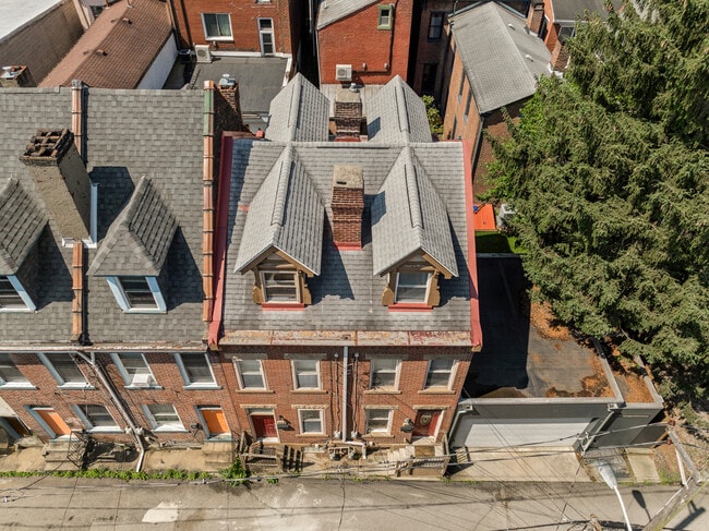 Building Photo - 175-43rd 1/2 43rd 1/2 St