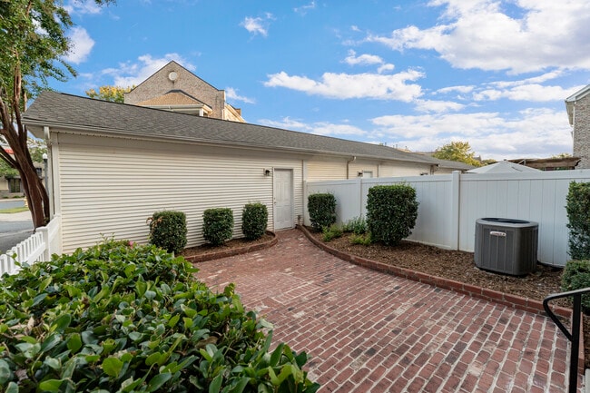 Building Photo - 117 Singleton Rd