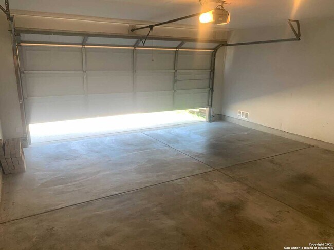 Building Photo - 3518 Ironwood Falls