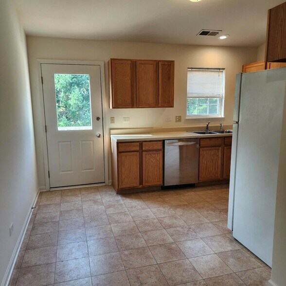Building Photo - 12303 Hansen Dr