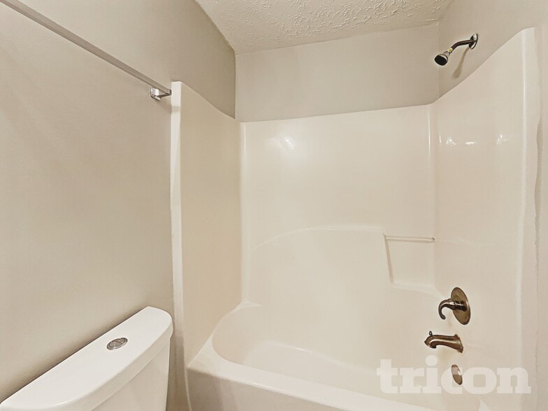 Building Photo - 280 Farmington Dr