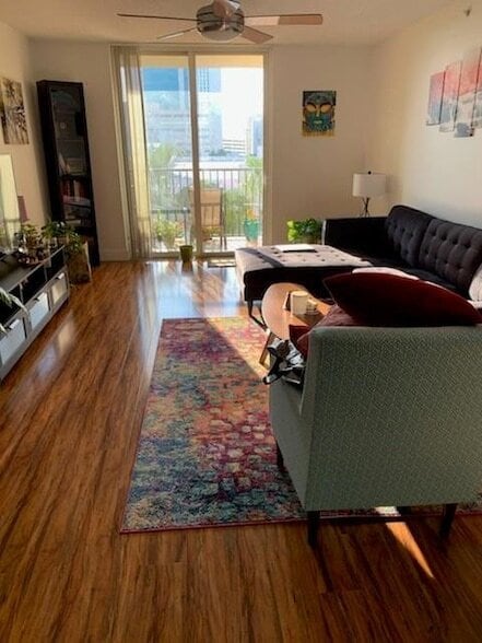 Building Photo - 520 SE 5 Ave