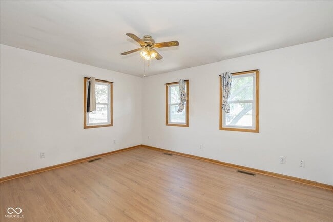 Building Photo - 900 Yandes St