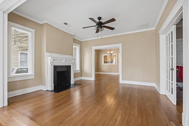 Building Photo - 230 Garland St