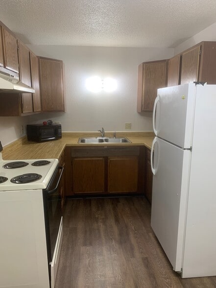 Building Photo - 8 8th St W