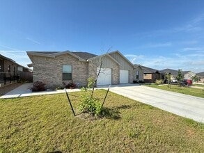 Building Photo - 5411 Rose Gdn Lp