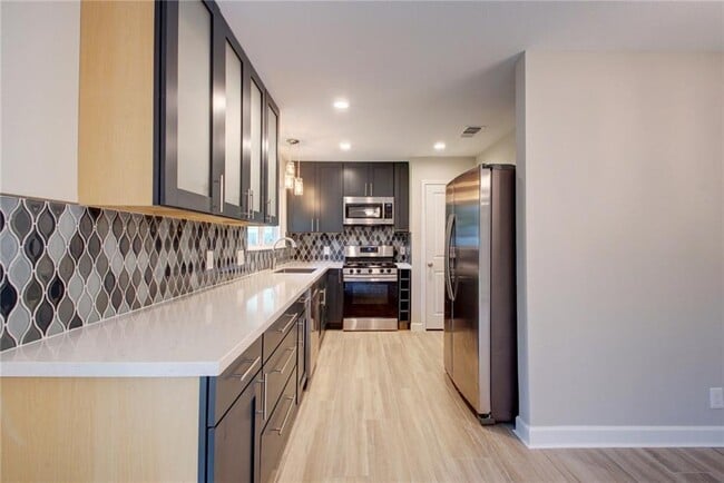 Building Photo - 8808 Clarewood Dr