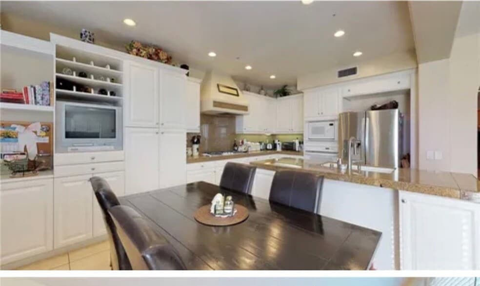 Building Photo - 26915 Augusta Pl