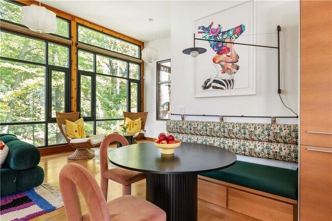 Building Photo - 515 Claire Dr NE