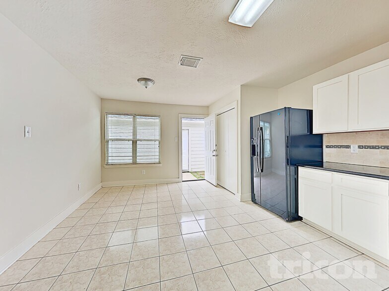 Building Photo - 15810 W Park Ct