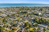 Building Photo - Bright & Beautiful 2BR Apartment Near Plea...