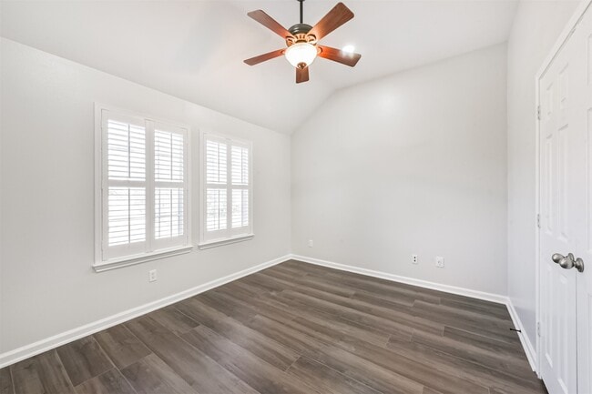 Building Photo - 2315 Bending Spring Dr