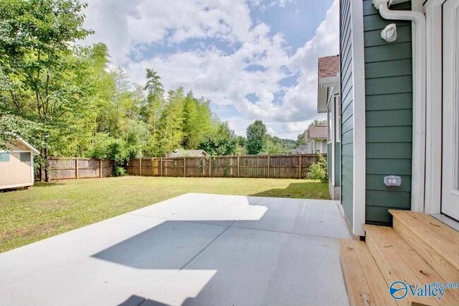 Building Photo - 118 River Oaks Dr