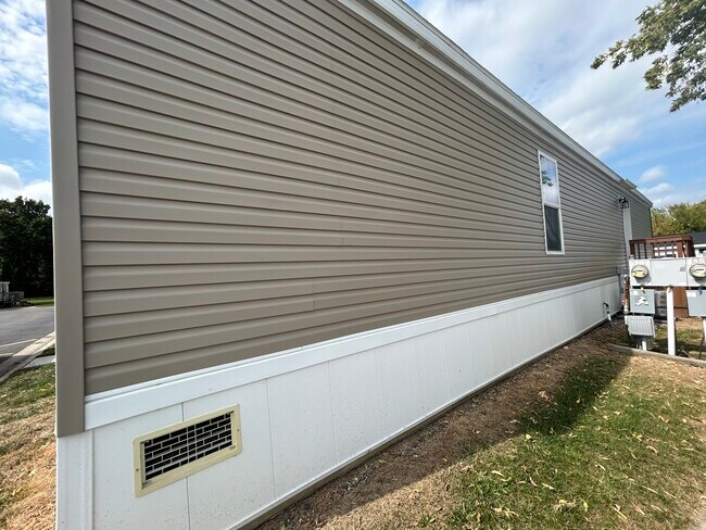 Building Photo - 2364 Maple Dr