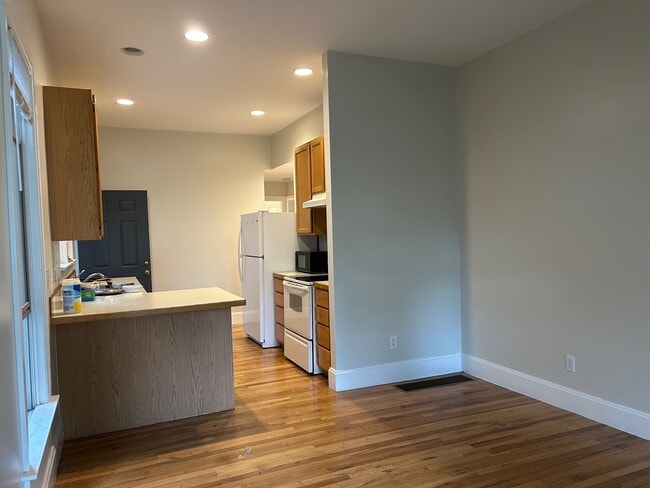 Building Photo - 603 Mathews St