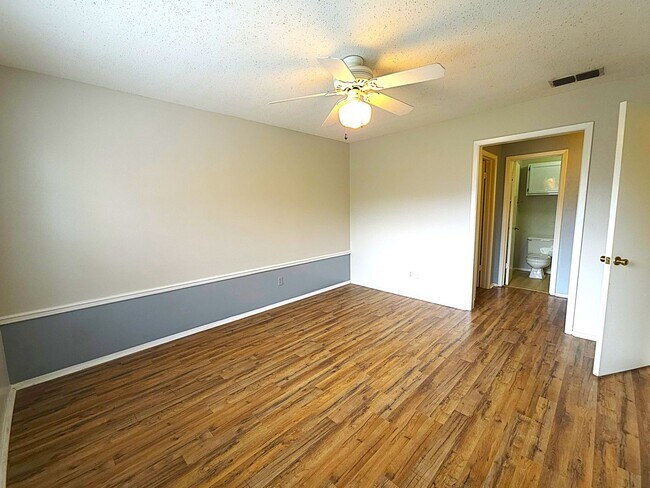 Building Photo - Get ready to fall in love with comfortable, carefree living at Courtyard Condominiums in Tyler, TX!