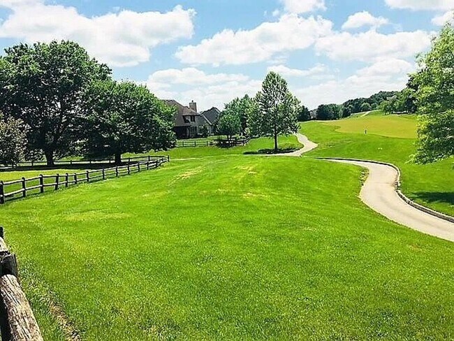 Building Photo - Gorgeous Home Located on Rivercut Golf Cou...